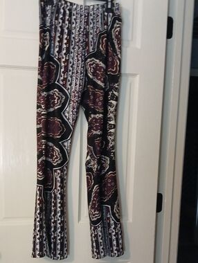 Printed Wide-Leg Women's Pants in Black and Burgundy